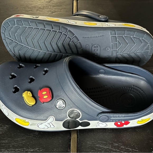 Crocs Disney Collection - Picture 3 of 3